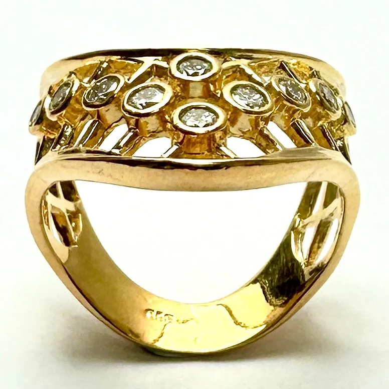 20K Yellow Gold Diamond Lady Ring