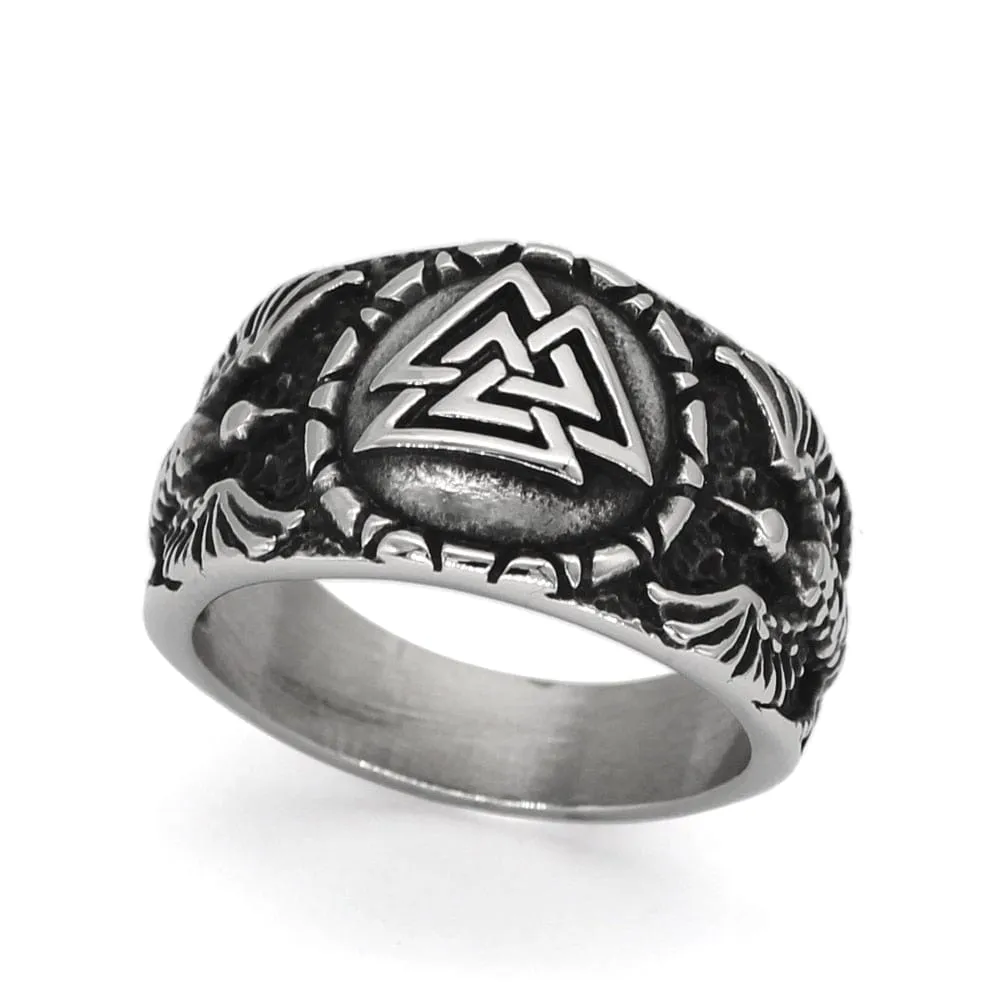 Bague Valknut porté par les corbeaux d'Odin