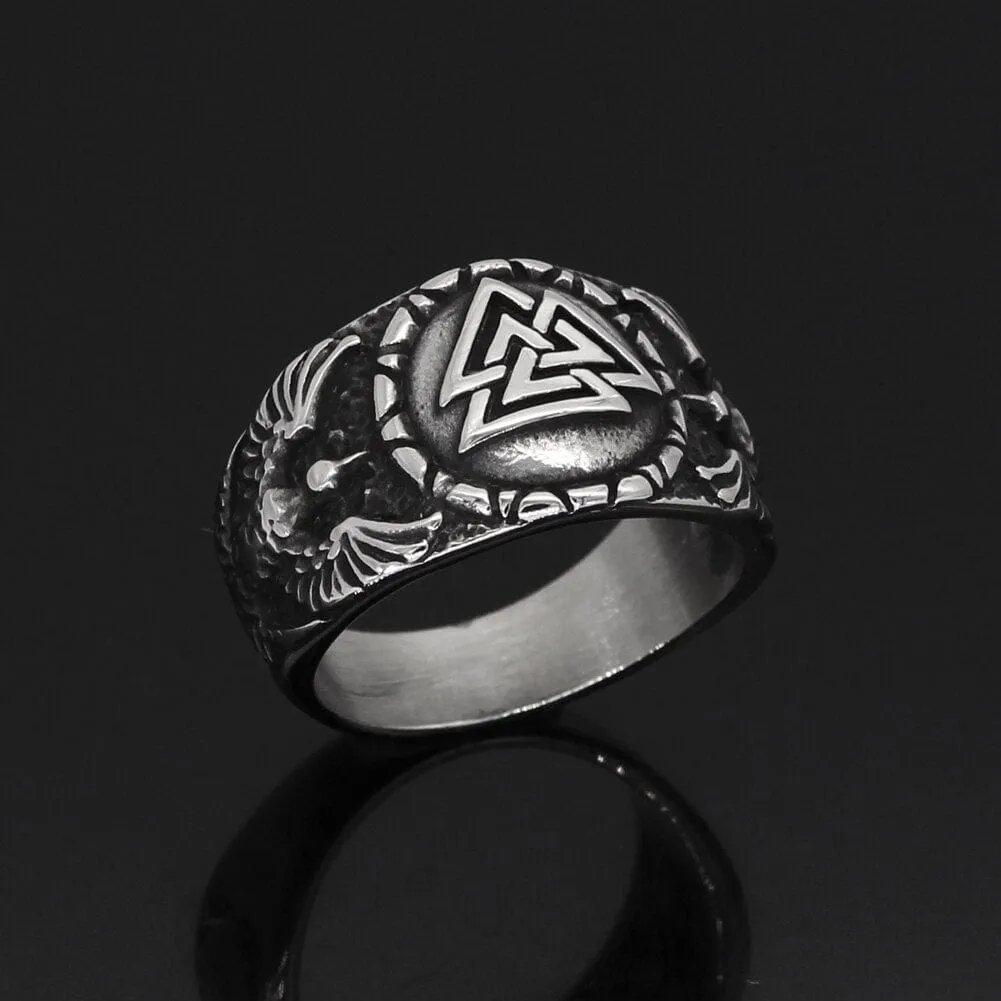 Bague Valknut porté par les corbeaux d'Odin