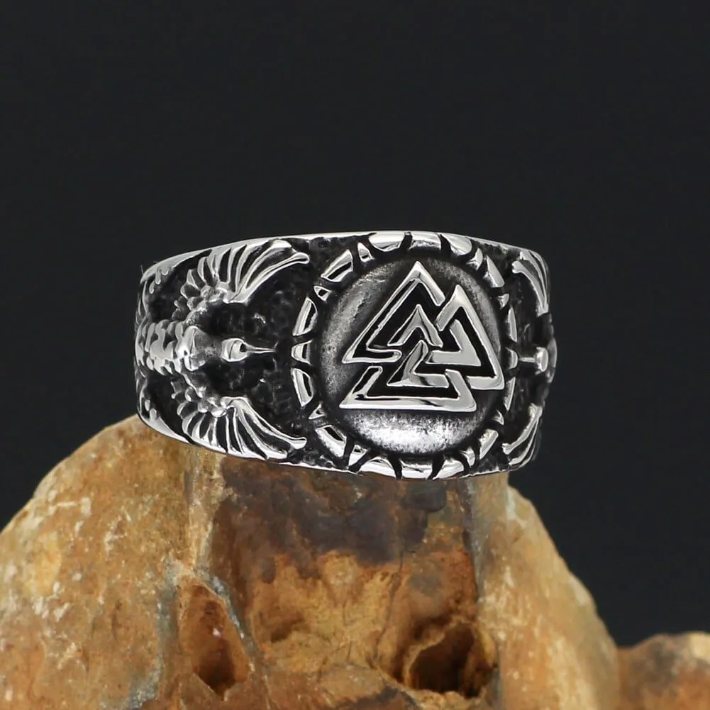 Bague Valknut porté par les corbeaux d'Odin